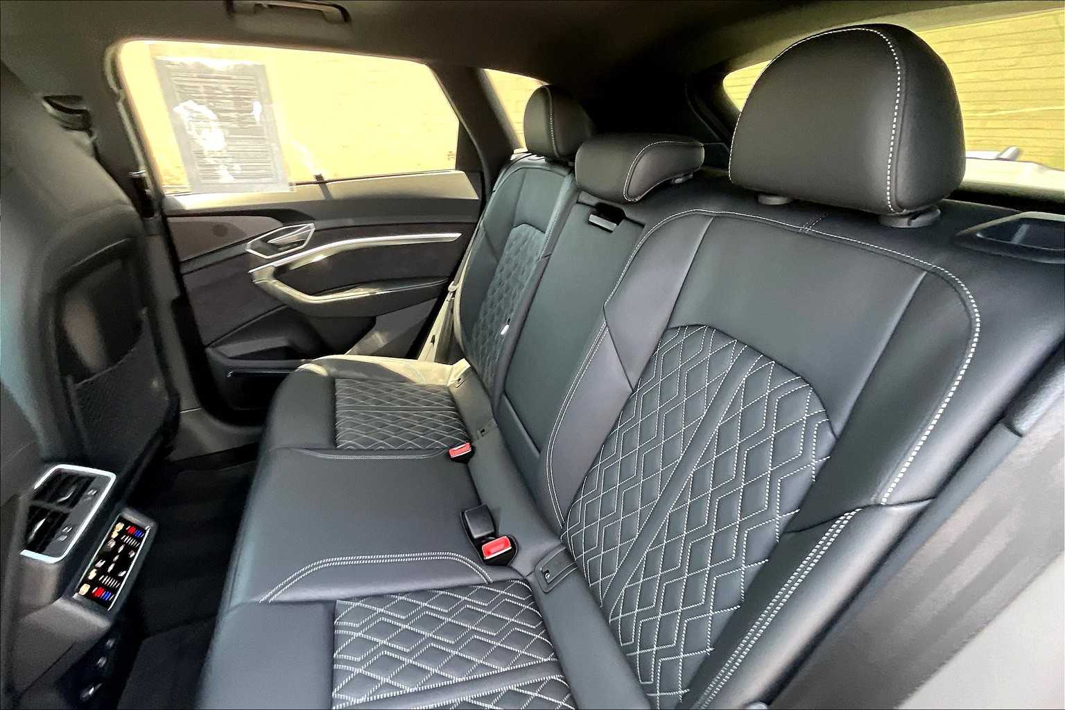 Vehicle image 24 of 30