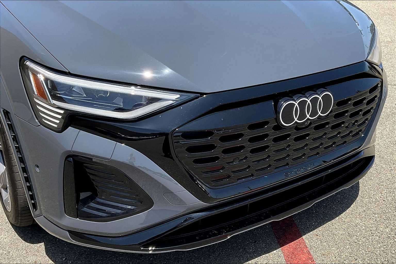 Vehicle image 28 of 30