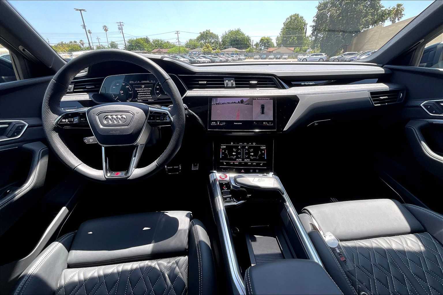 Vehicle image 14 of 30