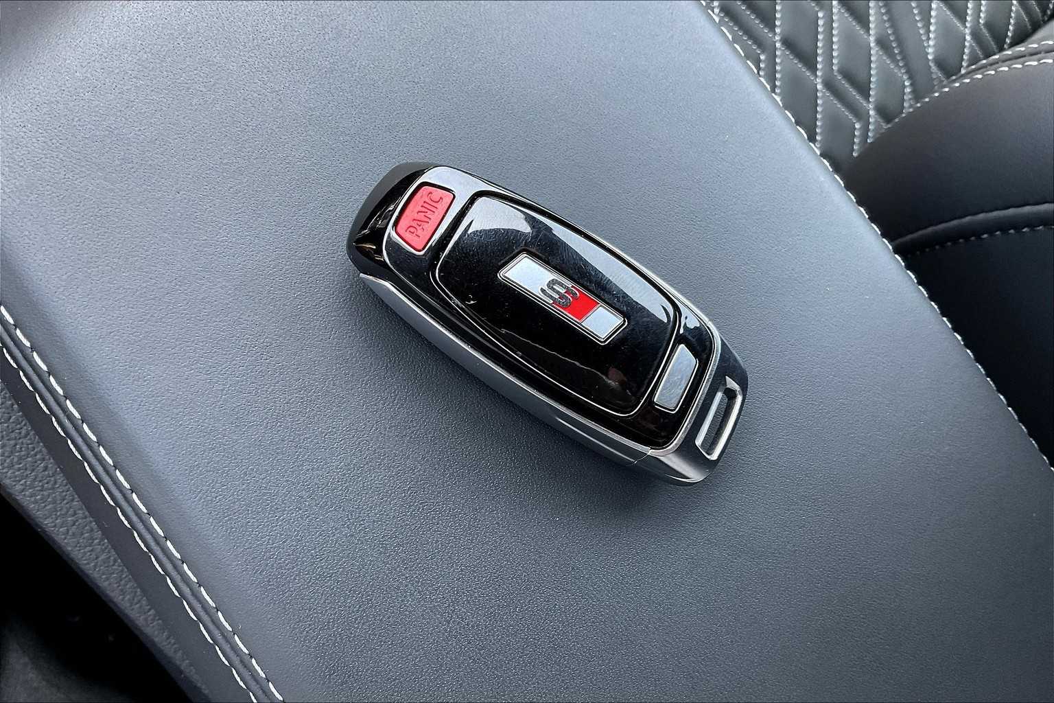 Vehicle image 10 of 30