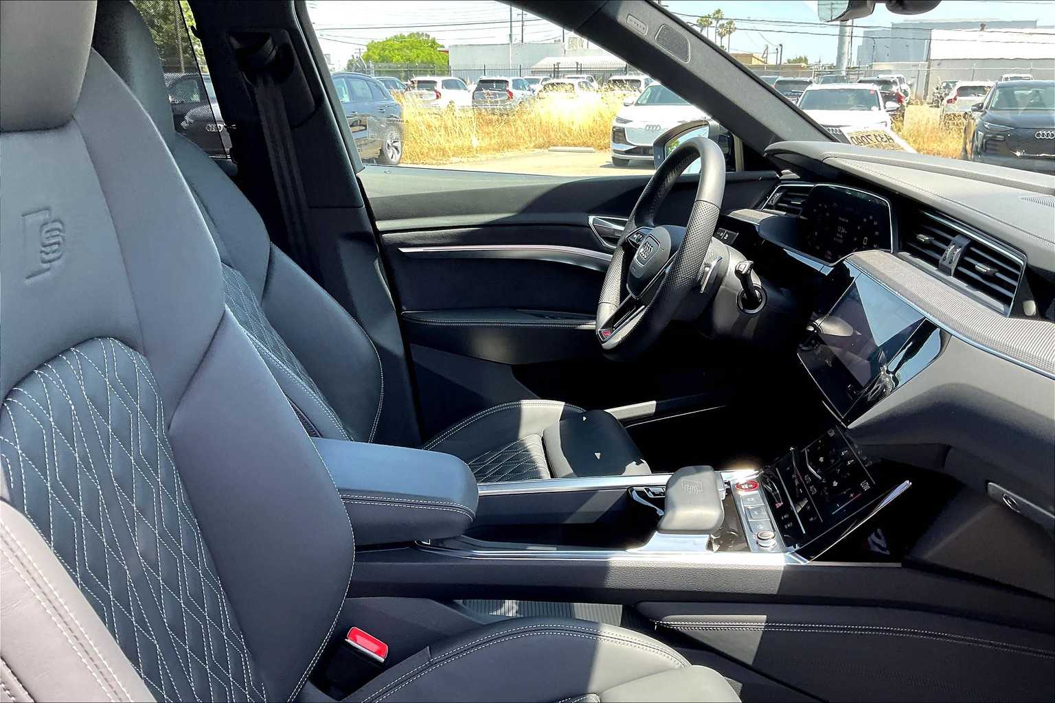 Vehicle image 7 of 30