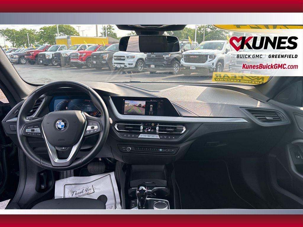 Vehicle image 19 of 43