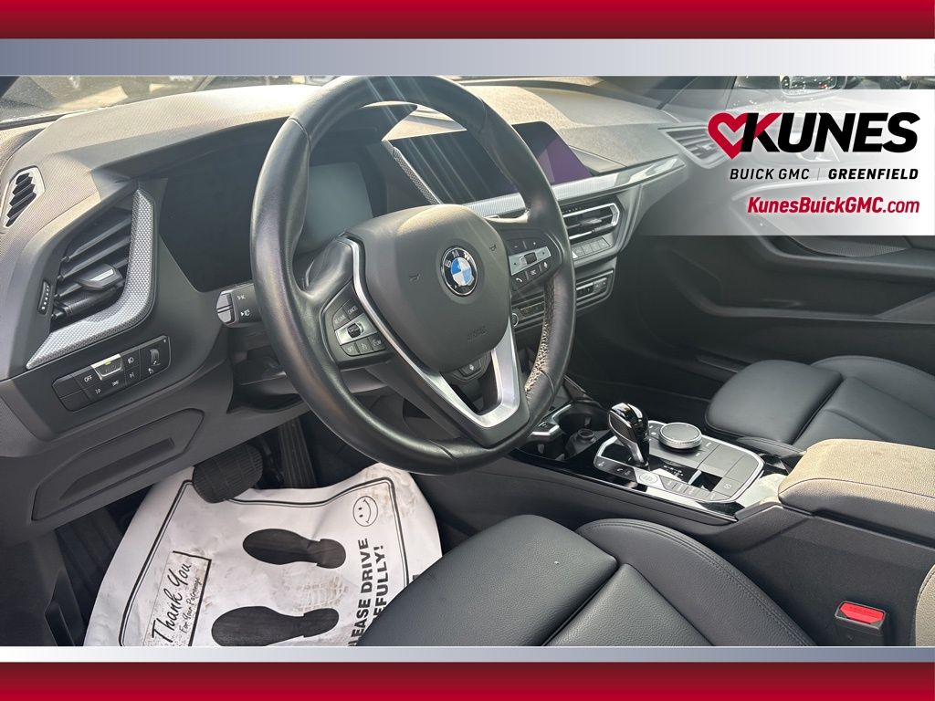 Vehicle image 21 of 43