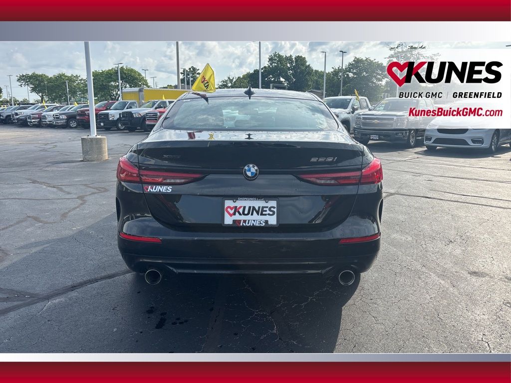 Vehicle image 8 of 43