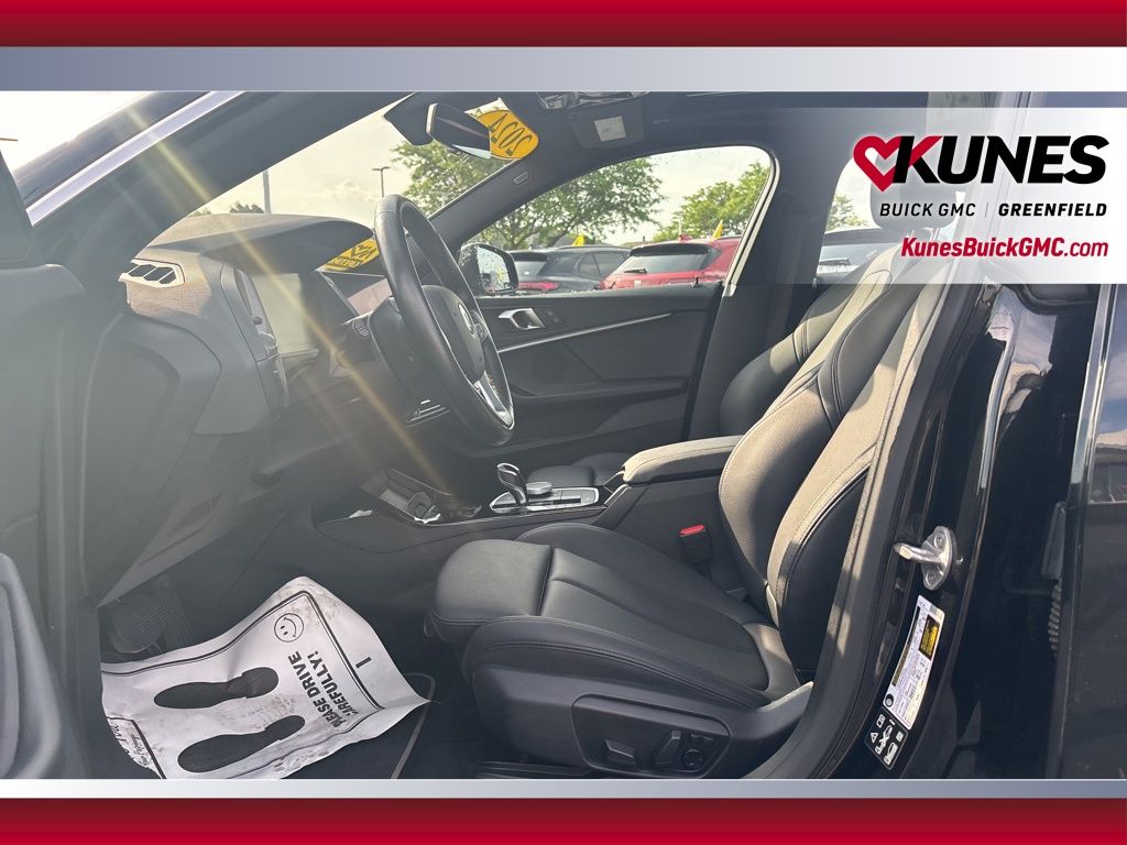 Vehicle image 18 of 43