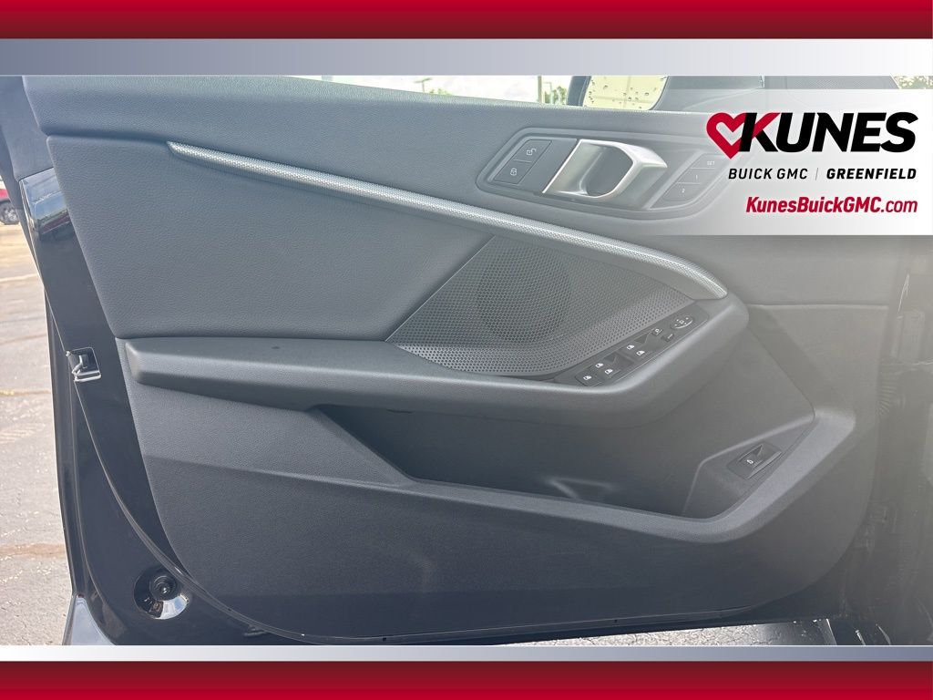 Vehicle image 26 of 43