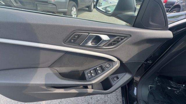 Vehicle image 17 of 21