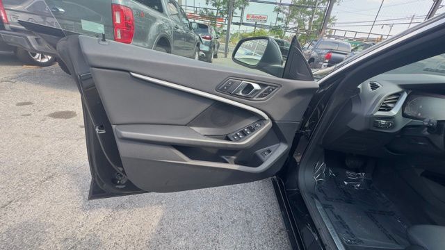 Vehicle image 13 of 21