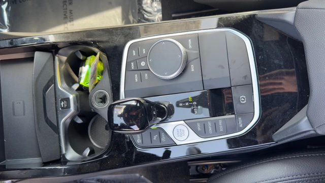 Vehicle image 16 of 21