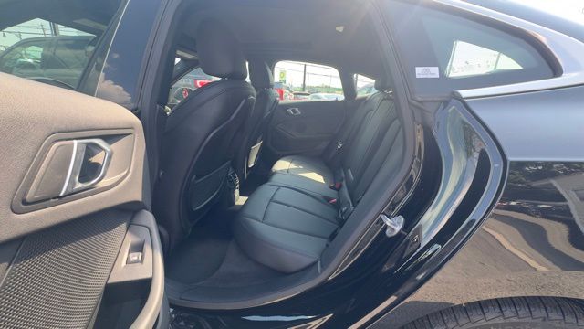 Vehicle image 11 of 21
