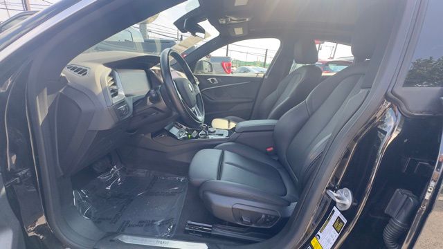 Vehicle image 10 of 21