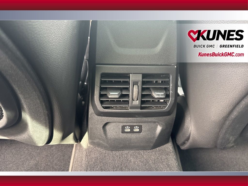 Vehicle image 31 of 34