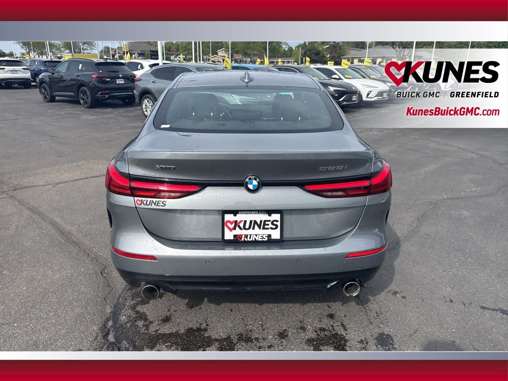 Vehicle image 8 of 34