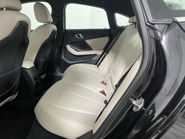 Vehicle image 19 of 27