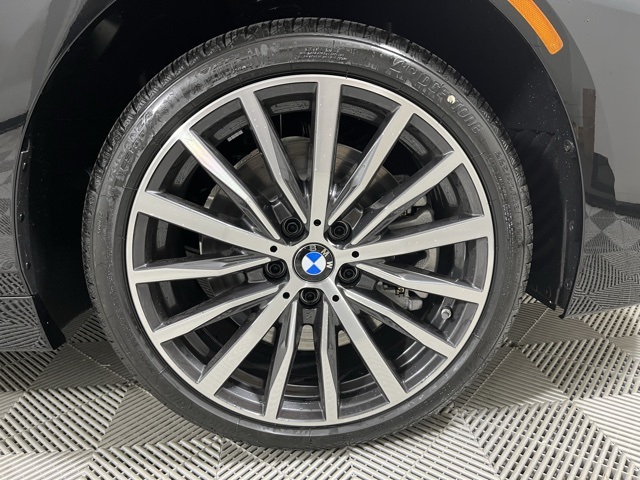 Vehicle image 25 of 27