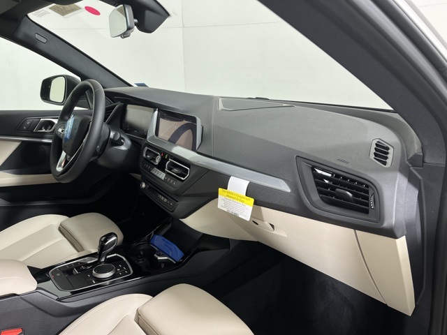 Vehicle image 23 of 27