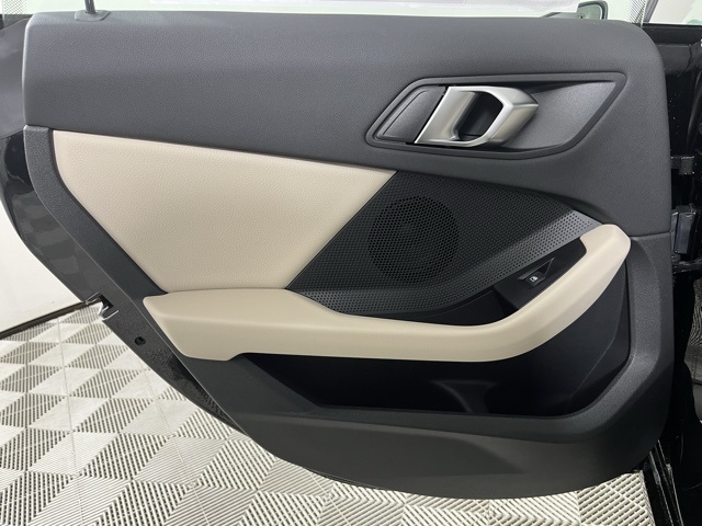 Vehicle image 20 of 27