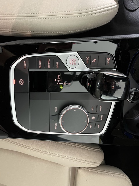 Vehicle image 18 of 27