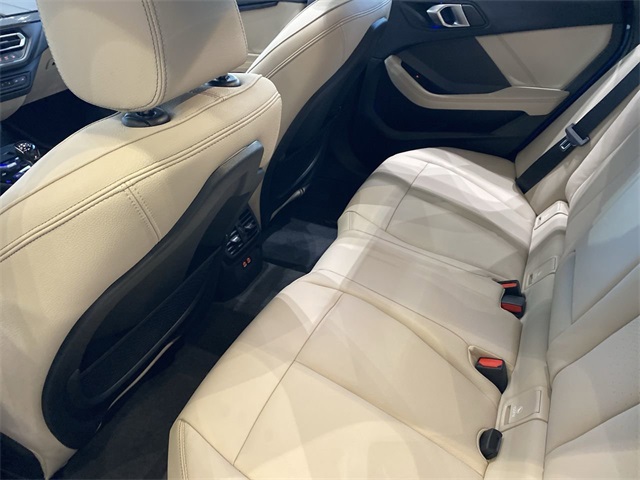 Vehicle image 14 of 21