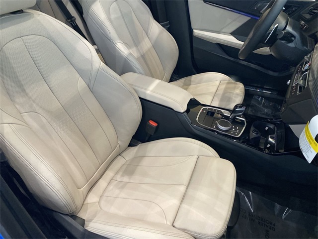 Vehicle image 9 of 21