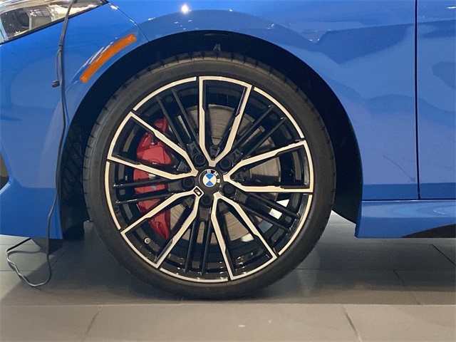 Vehicle image 8 of 21