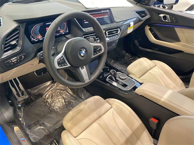 Vehicle image 16 of 21