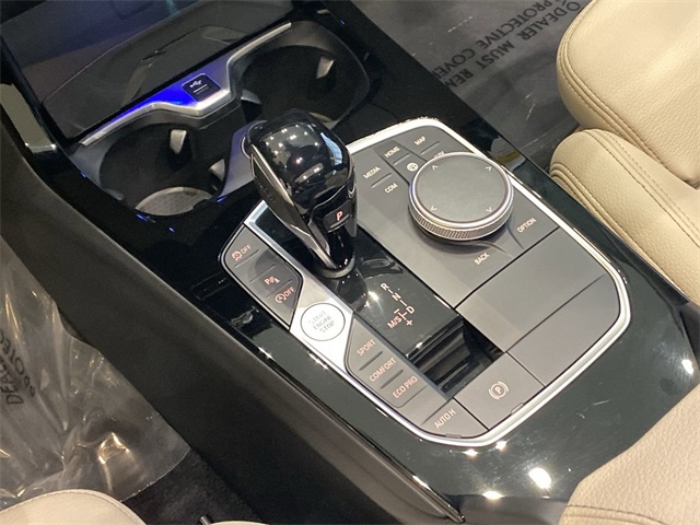 Vehicle image 20 of 21