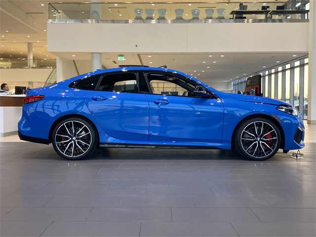 Vehicle image 4 of 21
