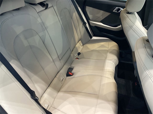 Vehicle image 11 of 21