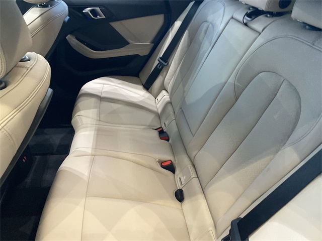 Vehicle image 15 of 21