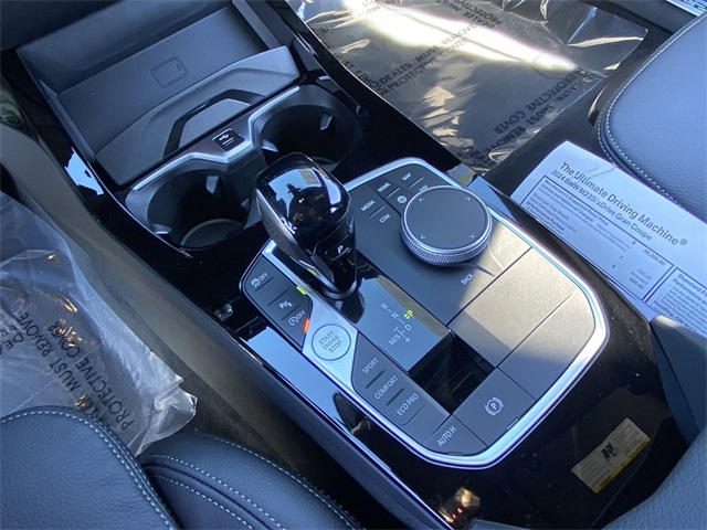 Vehicle image 23 of 24