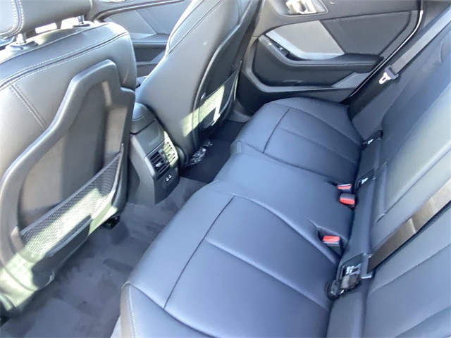 Vehicle image 17 of 24