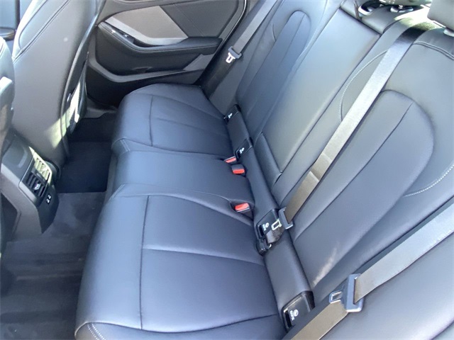 Vehicle image 18 of 24