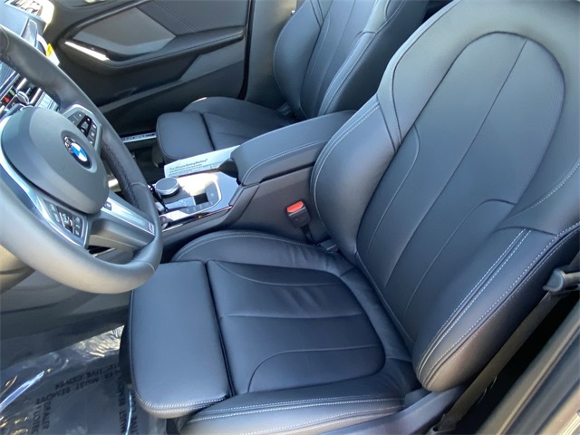 Vehicle image 20 of 24