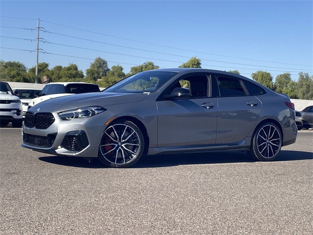 Vehicle image 4 of 24