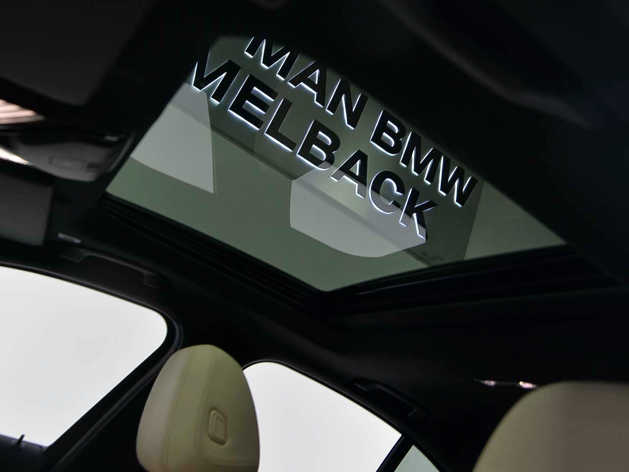 Vehicle image 7 of 17