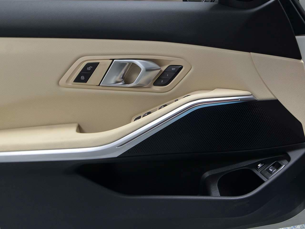 Vehicle image 6 of 17