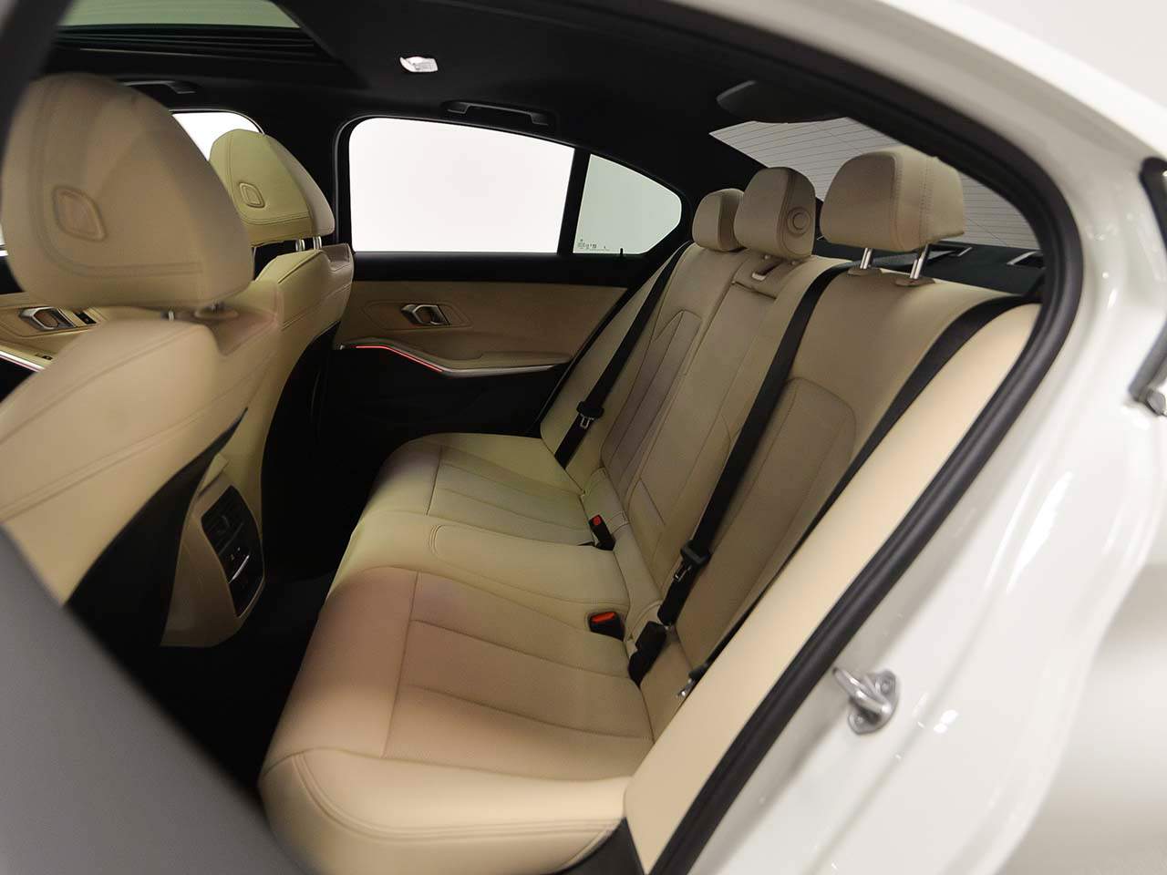 Vehicle image 10 of 17