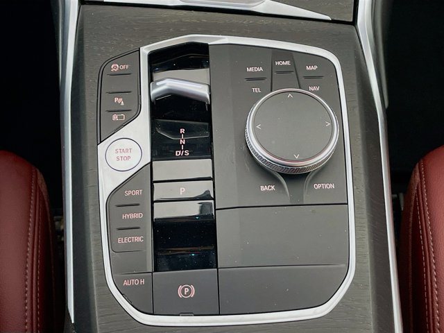 Vehicle image 21 of 29