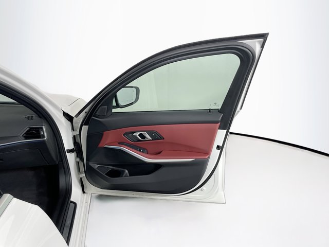 Vehicle image 28 of 29