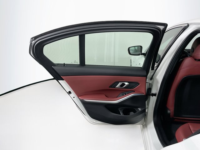 Vehicle image 22 of 29