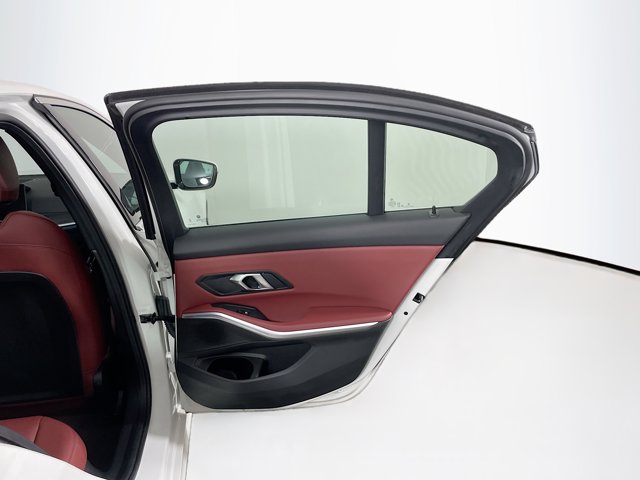 Vehicle image 26 of 29
