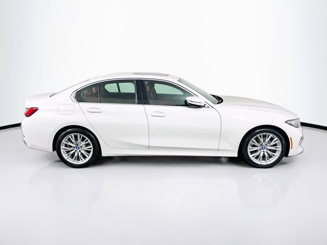 Vehicle image 4 of 29