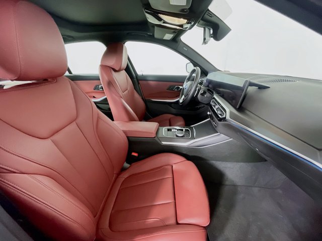 Vehicle image 27 of 29