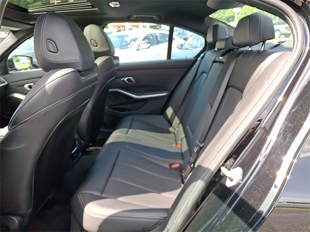 Vehicle image 10 of 30