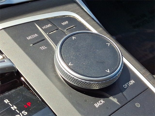 Vehicle image 23 of 30