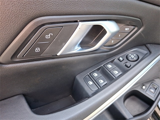 Vehicle image 12 of 30