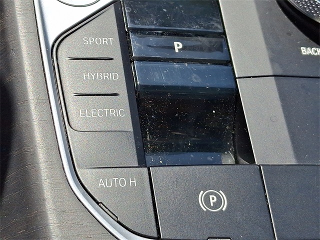 Vehicle image 25 of 30