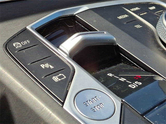Vehicle image 24 of 30