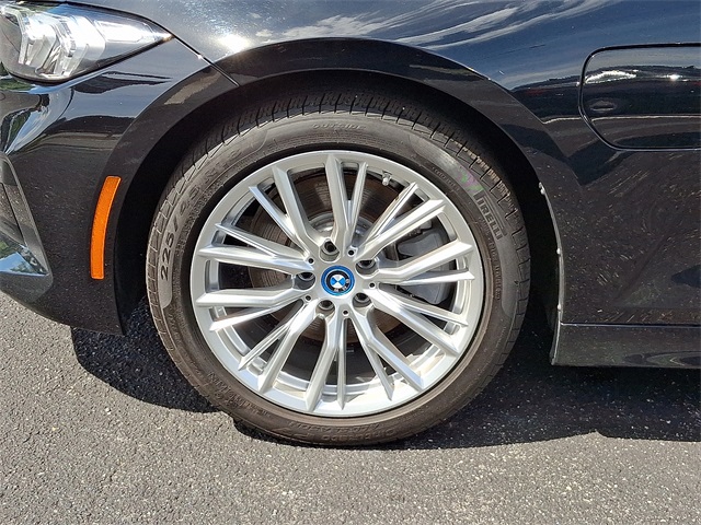 Vehicle image 8 of 30